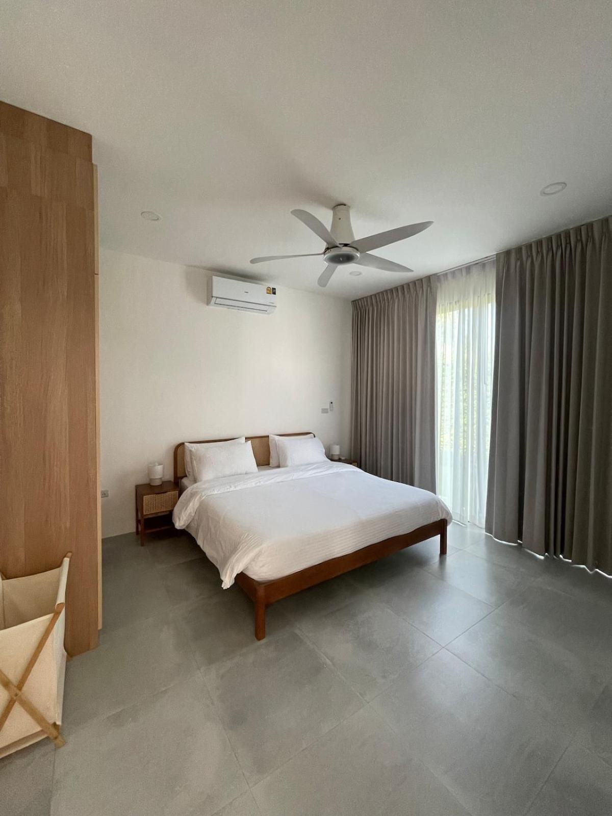 Laila Villa *